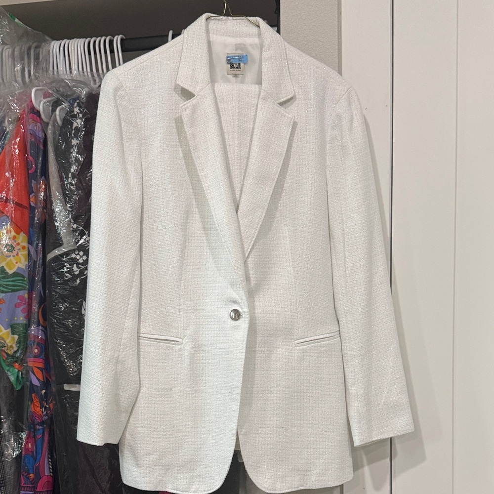 Anne Klein White & Silver Textured Blazer & Pants Suit Set 14 10